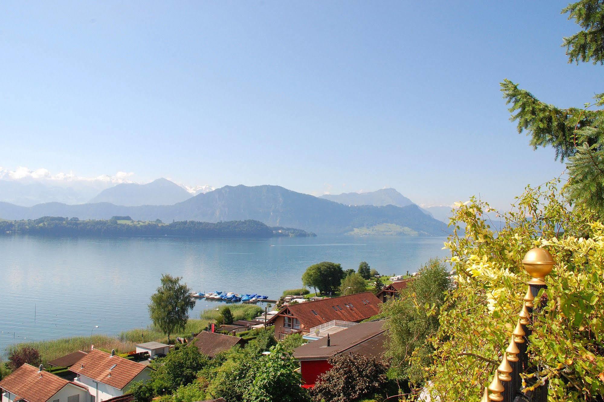 Swiss-Chalet Merlischachen - Romantik Schloss-Hotel Am See Кюснахт Экстерьер фото